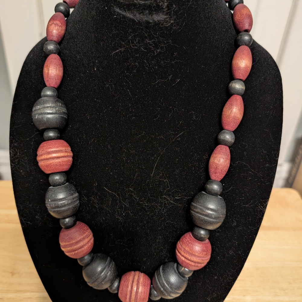 Chic Black and Red Beaded Necklace